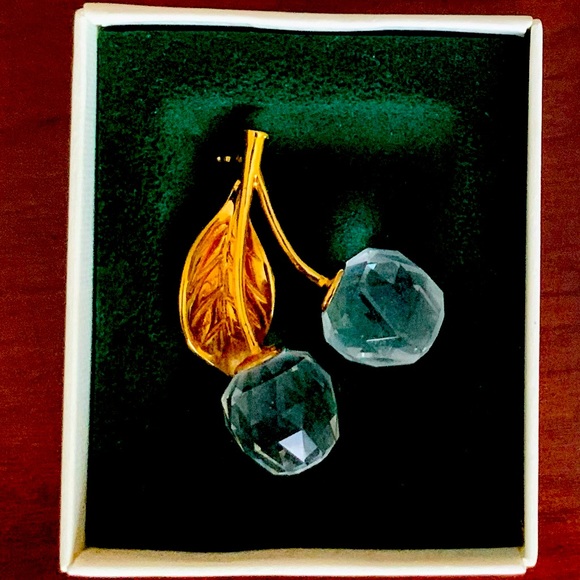 Vintage Swarovski crystal collection brooch pin cherries with gold plated leaf - Picture 8 of 12